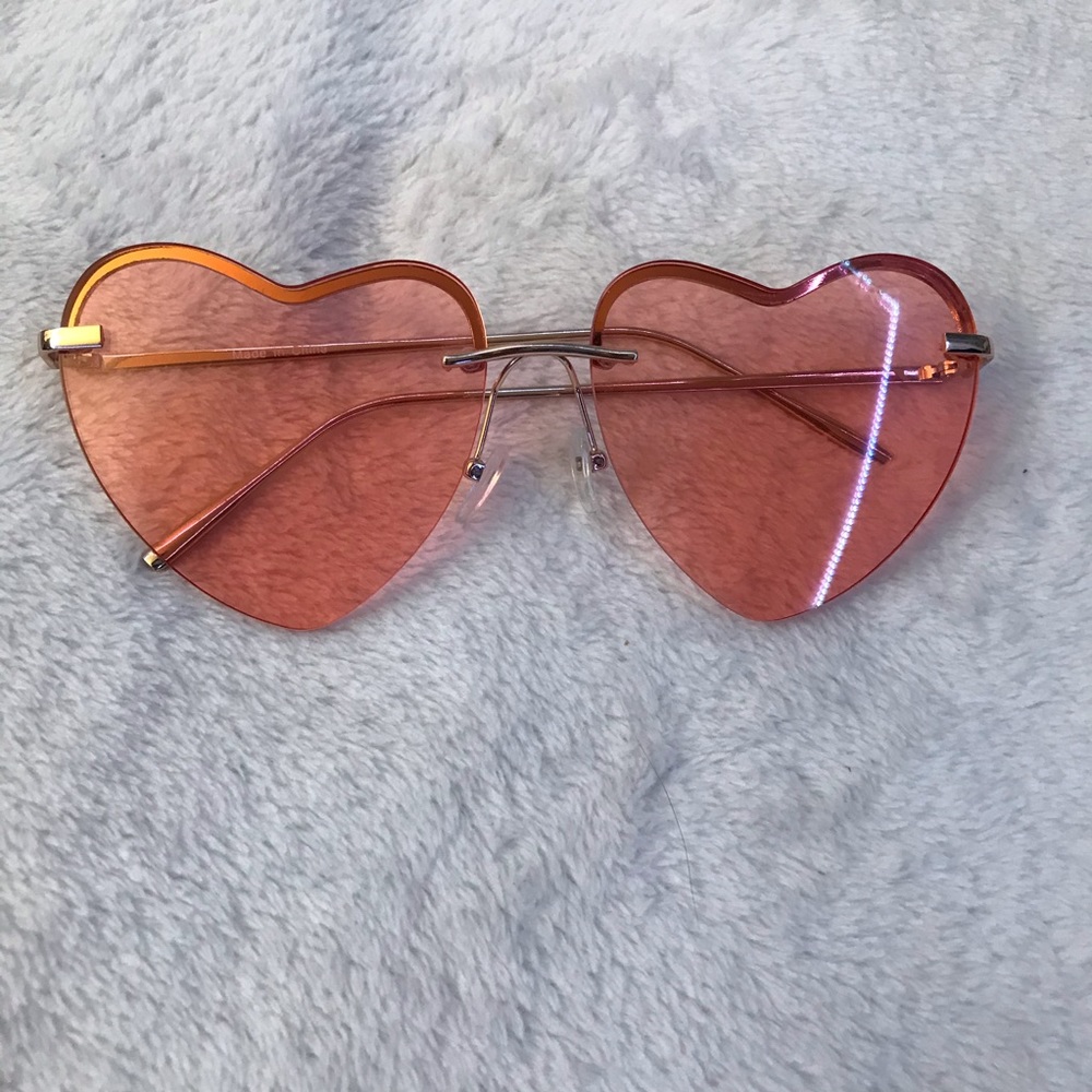 HEART SHAPED SUNGLASSES!
